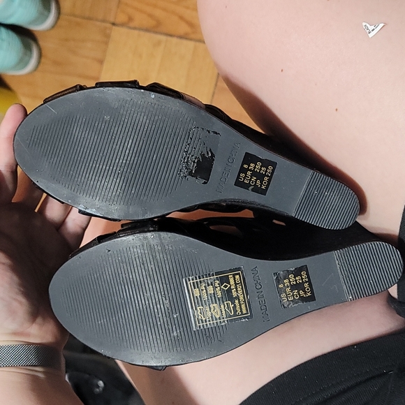 Strappy black high wedge heels 8 - Picture 5 of 5